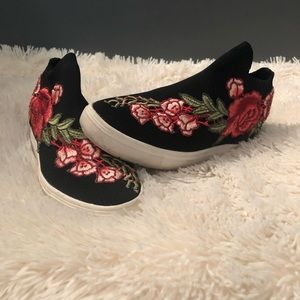 Steve Madden Women’s Sneakers with Roses